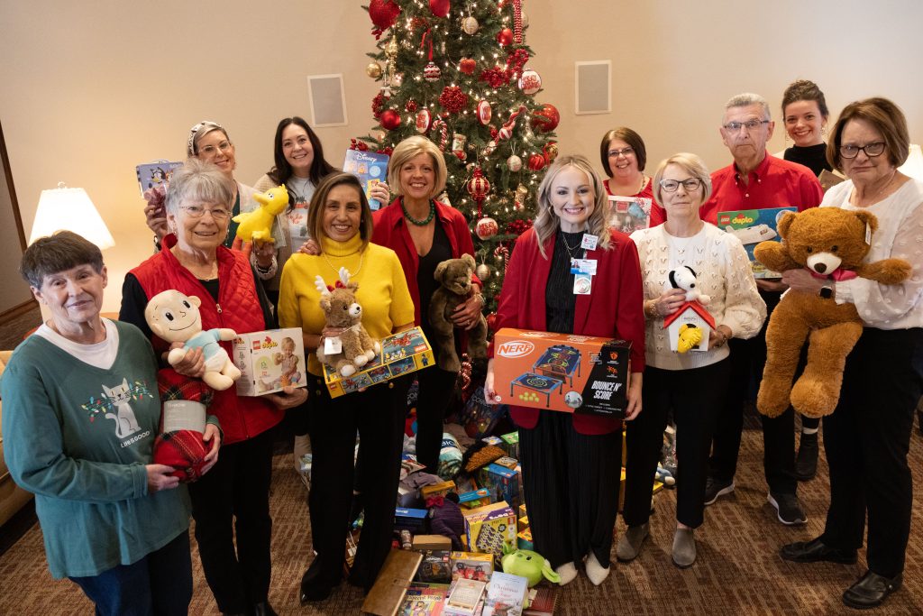 Freeman Health System Auxiliary Volunteers Deliver Christmas Cheer to Ronald McDonald House Charities of the Four States